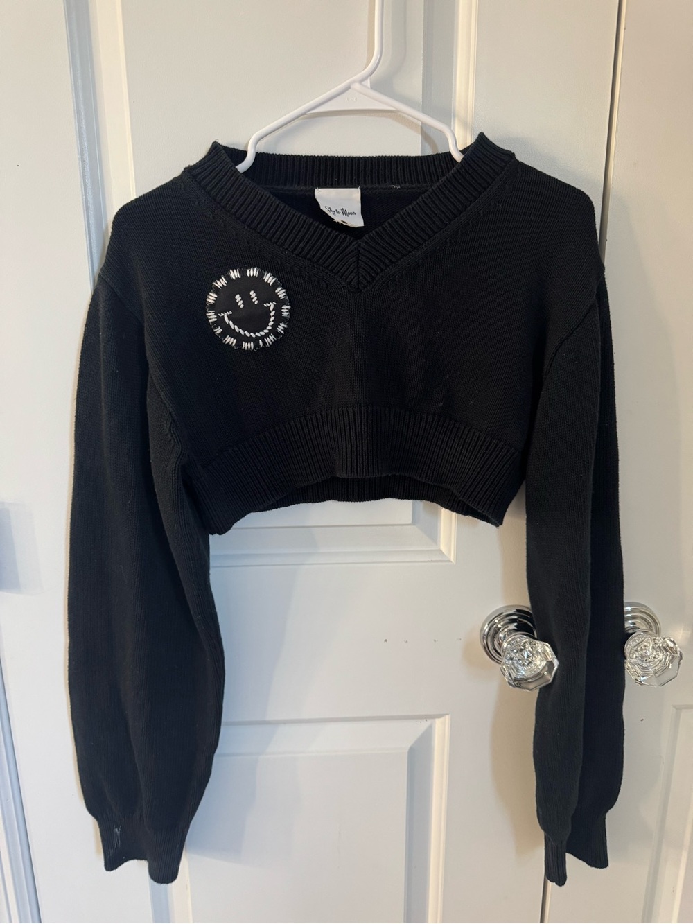 Black Cropped V-Neck Sweater with Smiley Patch